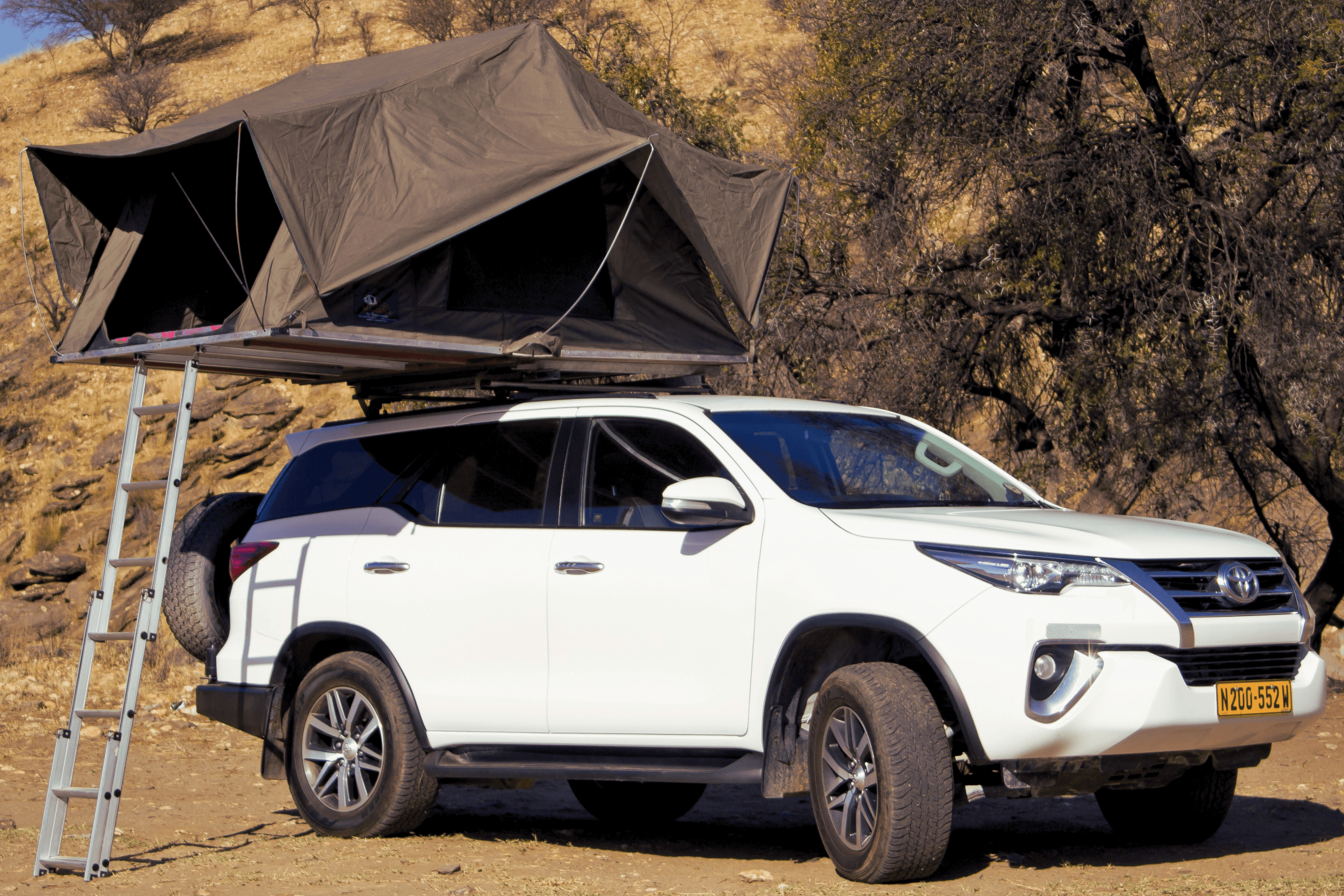 Toyota Fortuner mit Dachzelt