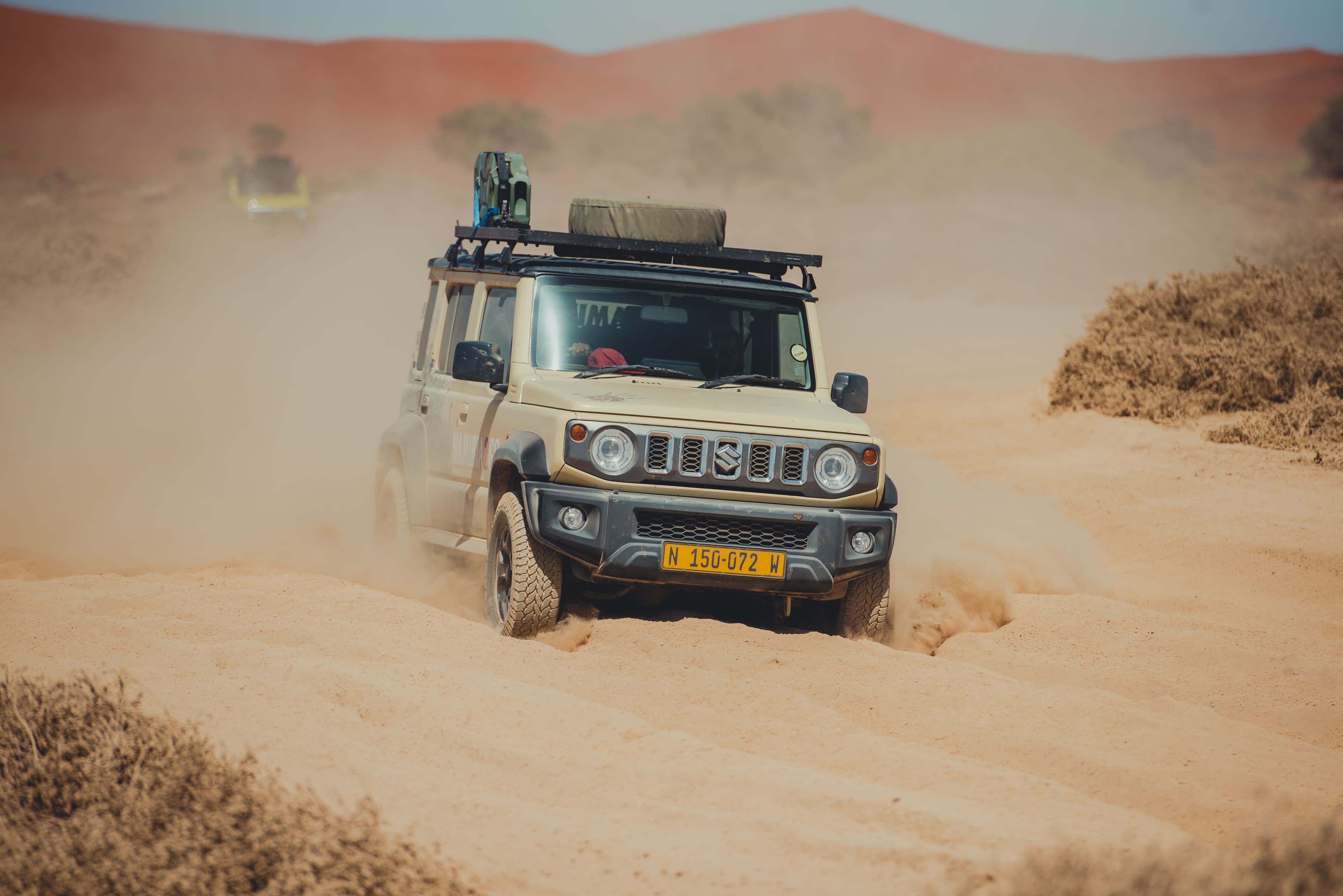 Suzuki Jimny im Sand