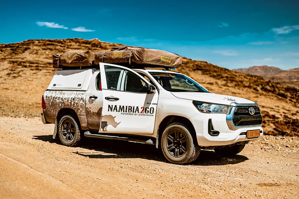 Toyota Hilux mit Camping für 4