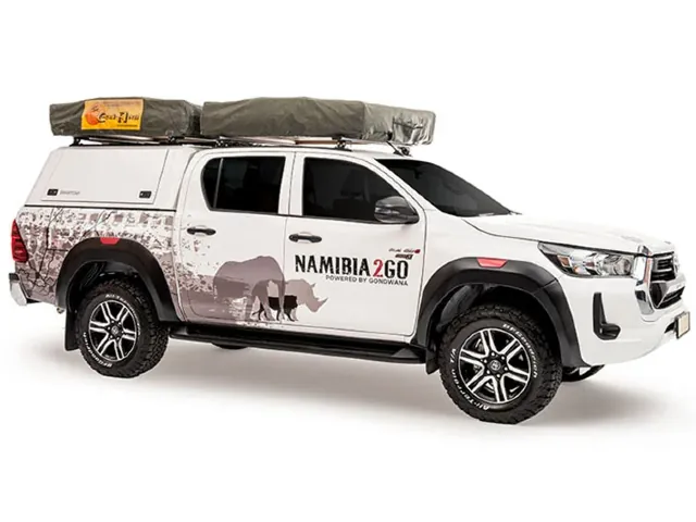 Toyota Hilux mit Campingausrüstung von Namibia2Go Autovermietung